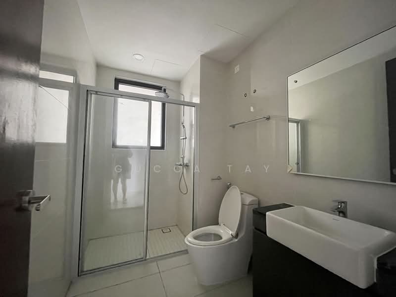 Condominium for Sale at Lovell @ Country Garden Danga Bay - Gucca Tay - Bathroom - PropertyGuru.com.my