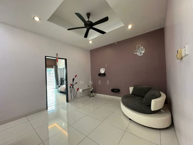 2-storey Terraced House for Sale in Taman Brown (Gelugor) - Xinnee . - Living Room - PropertyGuru.com.my