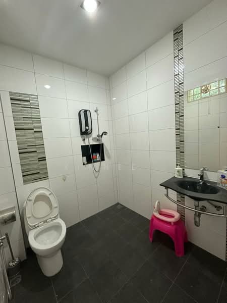 2-storey Terraced House for Sale in Taman Brown (Gelugor) - Xinnee . - Bathroom - PropertyGuru.com.my