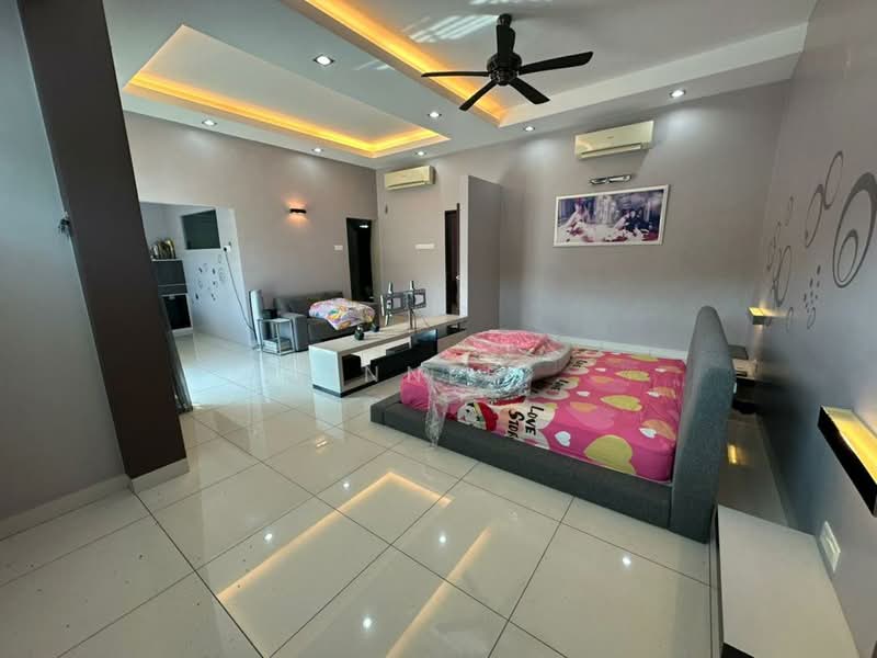 2-storey Terraced House for Sale in Taman Brown (Gelugor) - Xinnee . - Living Room - PropertyGuru.com.my