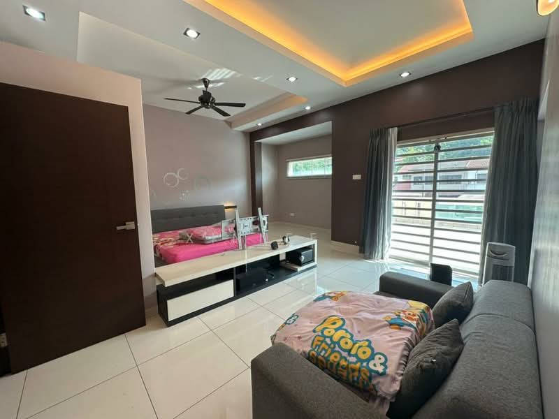 2-storey Terraced House for Sale in Taman Brown (Gelugor) - Xinnee . - Living Room - PropertyGuru.com.my