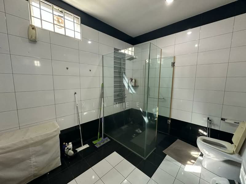 2-storey Terraced House for Sale in Taman Brown (Gelugor) - Xinnee . - Bathroom - PropertyGuru.com.my
