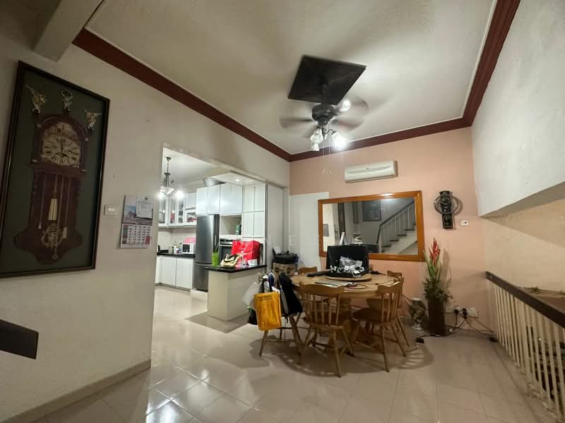 2-storey Terraced House for Sale in Batu Uban (Gelugor) - Xinnee . - Kitchen - PropertyGuru.com.my