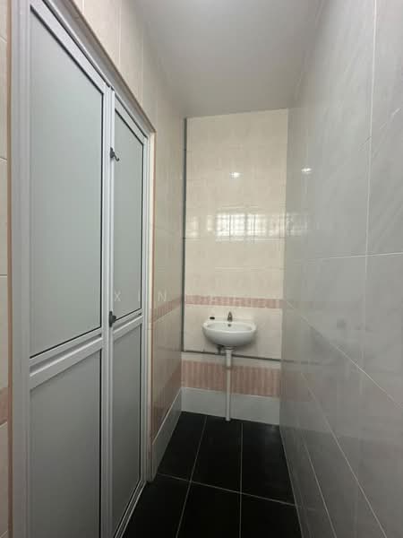 2-storey Terraced House for Sale in Batu Uban (Gelugor) - Xinnee . - Bathroom - PropertyGuru.com.my