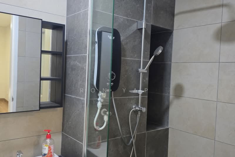 Servis Apartment untuk Disewa di AraTre' Residences - Ron Yap - Bathroom - PropertyGuru.com.my