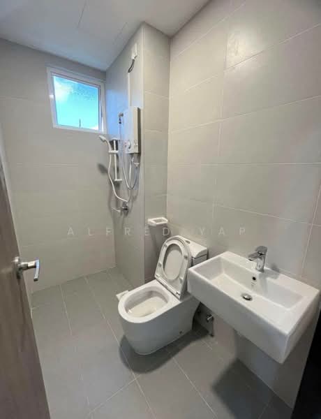 Service Residence for Rent at TRELLIS RESIDENCES - Alfred Yap - Bathroom - PropertyGuru.com.my