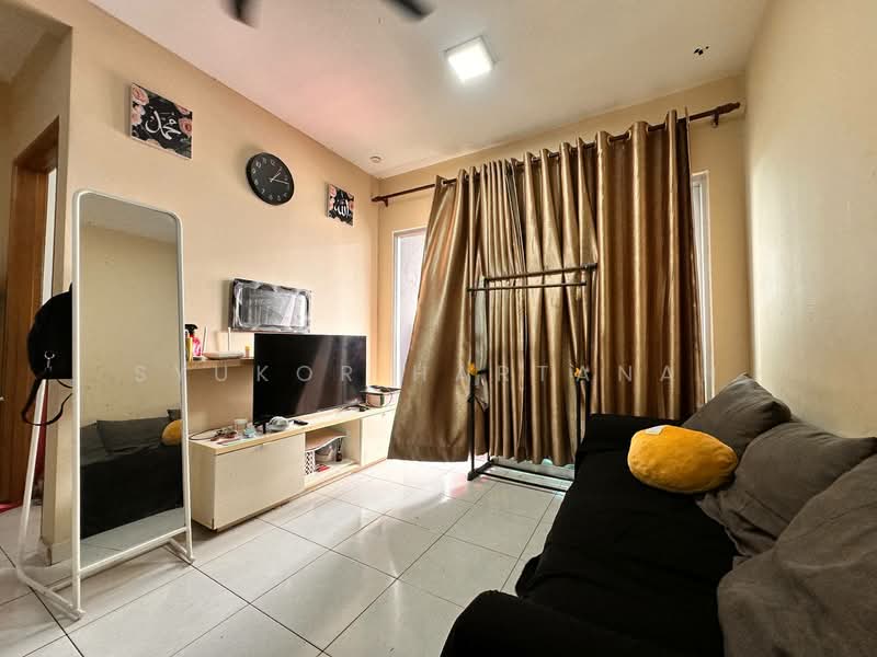 Pangsapuri untuk Dijual di Residensi Laguna Biru 2 - Syukor Hartanah - Living Room - PropertyGuru.com.my