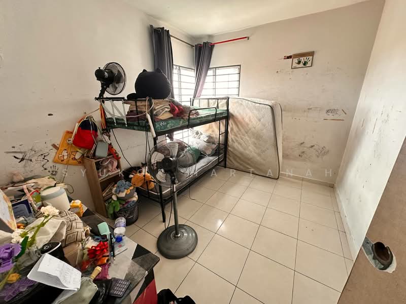 Pangsapuri untuk Dijual di Residensi Laguna Biru 2 - Syukor Hartanah - Bedroom - PropertyGuru.com.my