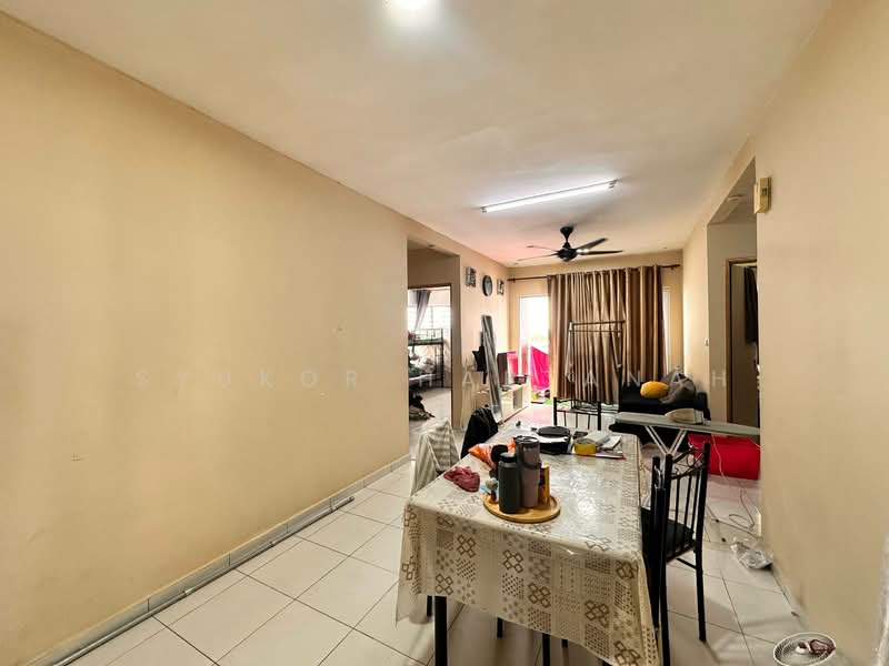 Pangsapuri untuk Dijual di Residensi Laguna Biru 2 - Syukor Hartanah - Living Room - PropertyGuru.com.my