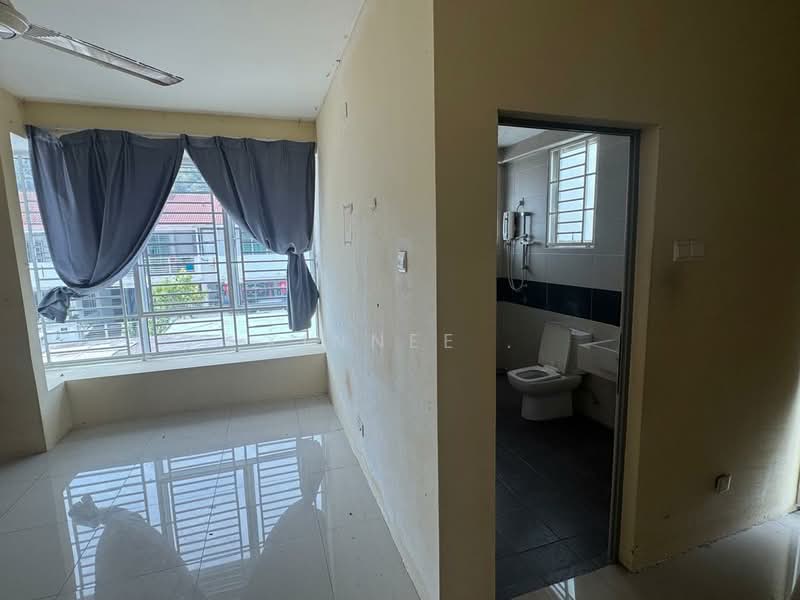2-storey Terraced House for Sale in Permatang Damar Laut (Batu Maung) - Xinnee . - Interior - PropertyGuru.com.my