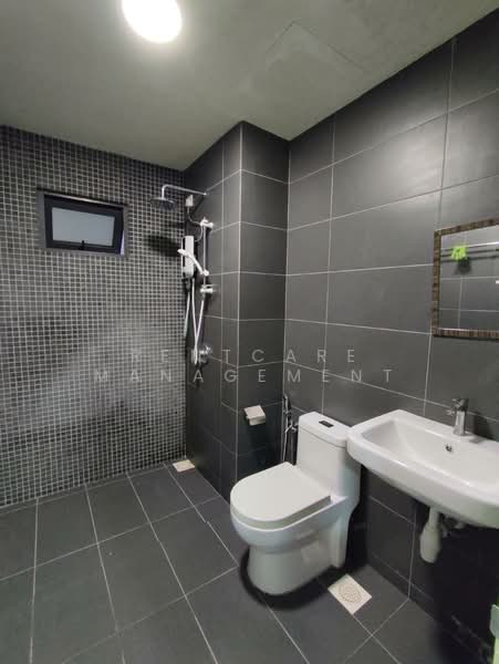 Kondominium untuk Disewa di Parkhill Residence - RentCare Management - Bathroom - PropertyGuru.com.my
