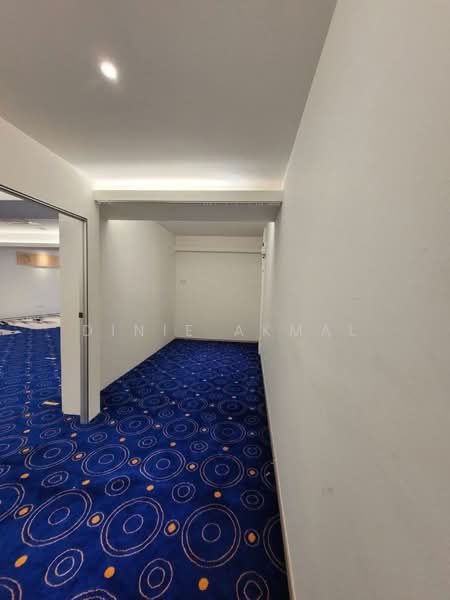 Shop for Sale in Klang (Selangor) - Dinie Akmal - Corridor - PropertyGuru.com.my