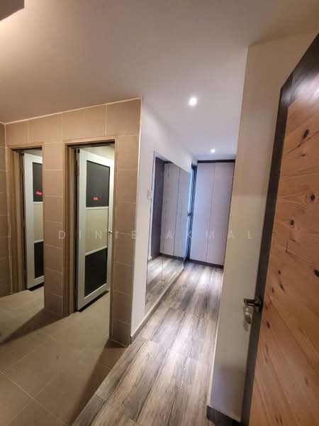 Shop for Sale in Klang (Selangor) - Dinie Akmal - Corridor - PropertyGuru.com.my