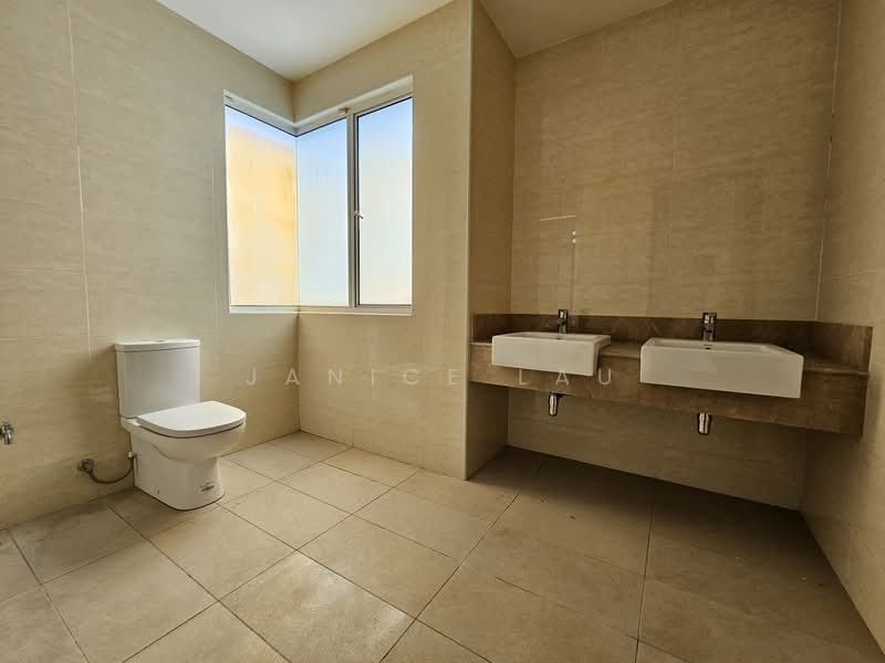 Rumah Banglo untuk Dijual di Sungai Long (Bandar Sungai Long) - Janice Lau - Bathroom - PropertyGuru.com.my