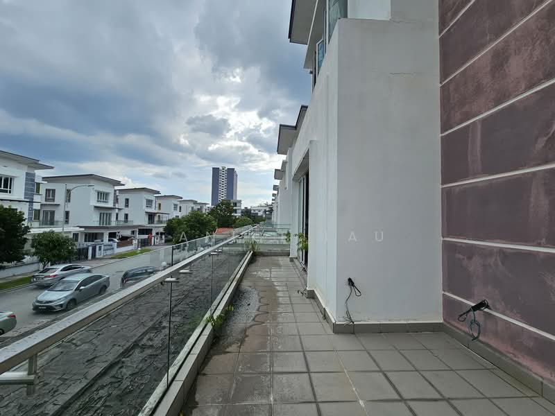 Rumah Banglo untuk Dijual di Sungai Long (Bandar Sungai Long) - Janice Lau - Balcony - PropertyGuru.com.my