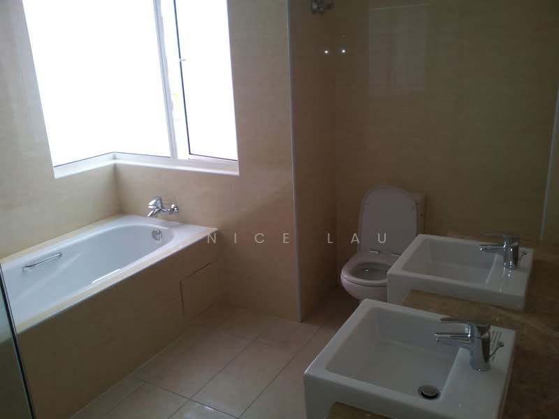 Rumah Banglo untuk Dijual di Sungai Long (Bandar Sungai Long) - Janice Lau - Bathroom - PropertyGuru.com.my