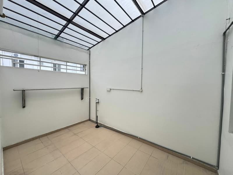 Rumah Teres 2 Tingkat untuk Dijual di Rawang (Selangor) - SK Luk - Balcony - PropertyGuru.com.my