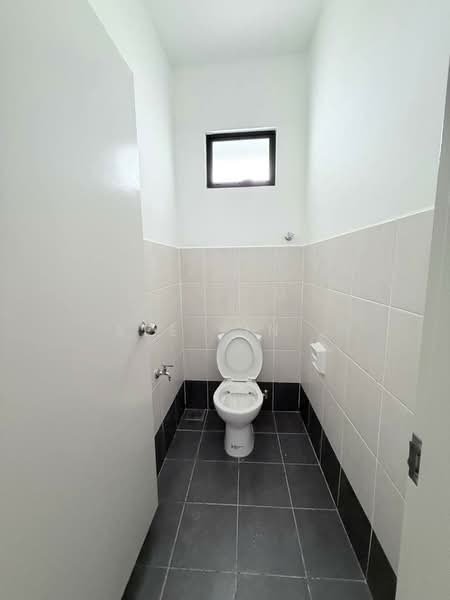 Terrace Factory for Rent in Skudai (Johor) - See Yin . - Bathroom - PropertyGuru.com.my