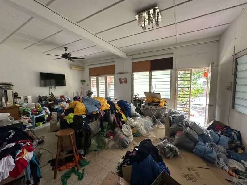 Semi-Detached House for Sale in Island Glades (Jelutong) - Xinnee . - Living Room - PropertyGuru.com.my