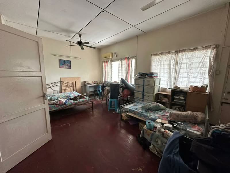 Semi-Detached House for Sale in Island Glades (Jelutong) - Xinnee . - Bedroom - PropertyGuru.com.my