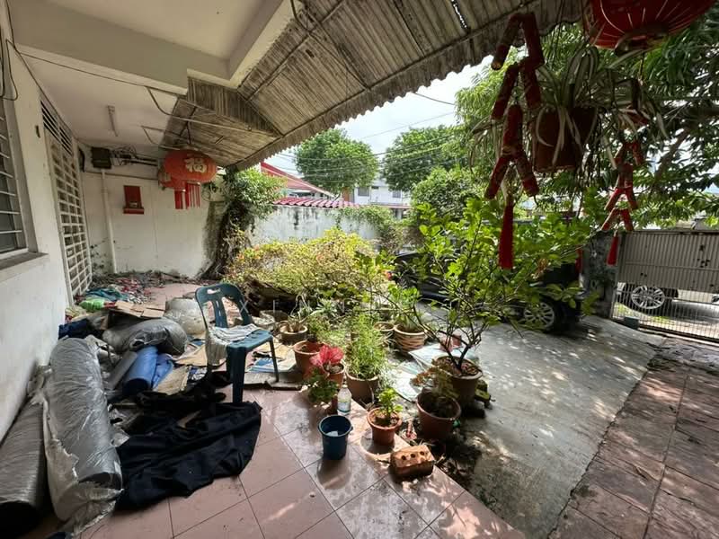 Semi-Detached House for Sale in Island Glades (Jelutong) - Xinnee . - Exterior - PropertyGuru.com.my