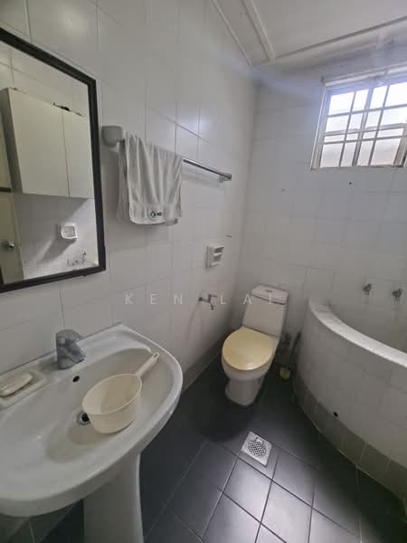 Rumah Banglo untuk Dijual di New Green Park (Rawang) - Ken Lai - Bathroom - PropertyGuru.com.my