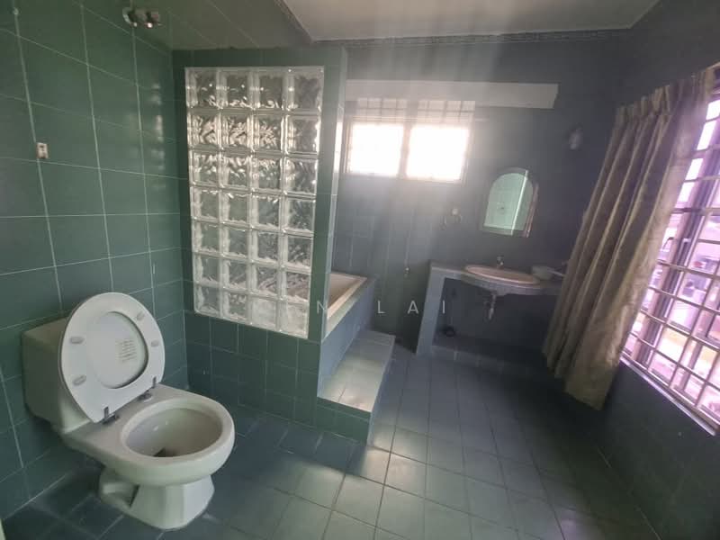 Rumah Banglo untuk Dijual di New Green Park (Rawang) - Ken Lai - Bathroom - PropertyGuru.com.my