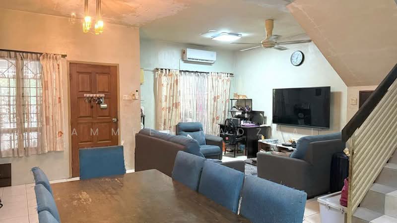 Rumah Teres 2 Tingkat untuk Dijual di Taman Puncak Jalil (Seri Kembangan) - Ammeer Nadzrai - Living Room - PropertyGuru.com.my
