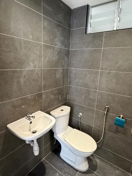 Servis Apartment untuk Disewa di Midas @ Seri Alam - Alfred Yap - Bathroom - PropertyGuru.com.my