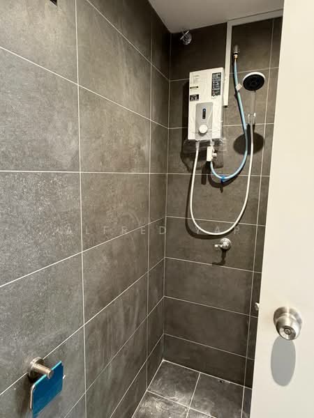 Servis Apartment untuk Disewa di Midas @ Seri Alam - Alfred Yap - Bathroom - PropertyGuru.com.my