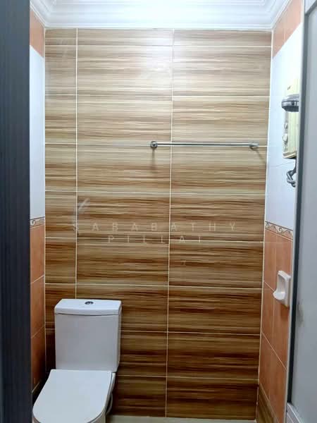 Rumah Teres 2 Tingkat untuk Dijual di Taman Sri Bayu (Rawang) - Sababathy Pillai - Bathroom - PropertyGuru.com.my
