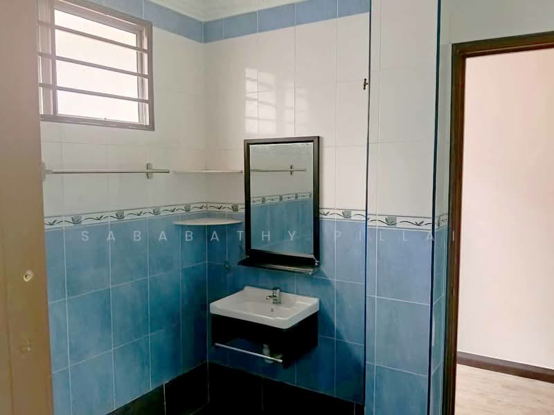Rumah Teres 2 Tingkat untuk Dijual di Taman Sri Bayu (Rawang) - Sababathy Pillai - Bathroom - PropertyGuru.com.my