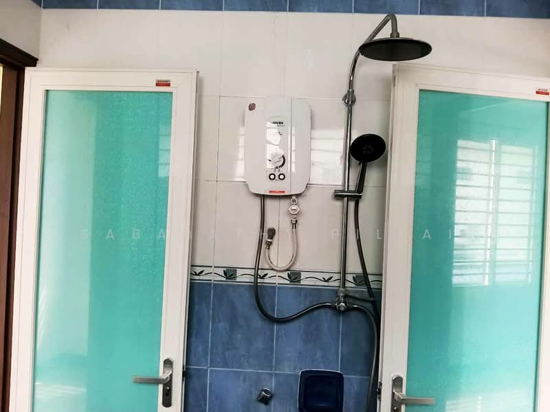 Rumah Teres 2 Tingkat untuk Dijual di Taman Sri Bayu (Rawang) - Sababathy Pillai - Bathroom - PropertyGuru.com.my