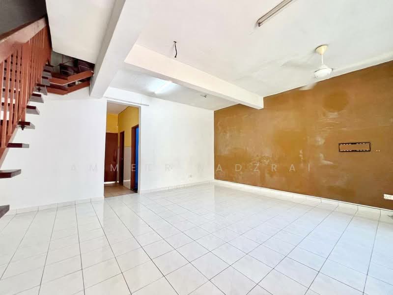 2-storey Terraced House for Sale in Kajang (Selangor) - Ammeer Nadzrai - Living Room - PropertyGuru.com.my