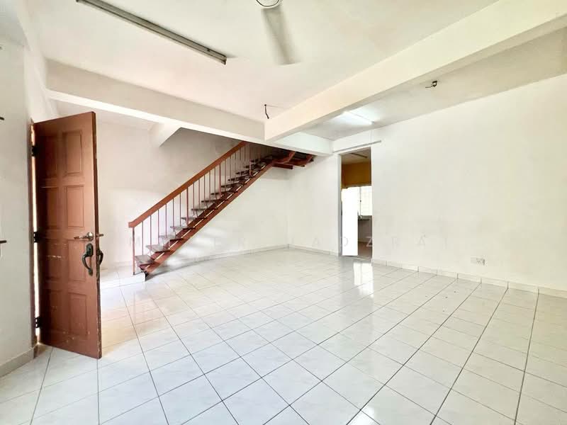 2-storey Terraced House for Sale in Kajang (Selangor) - Ammeer Nadzrai - Living Room - PropertyGuru.com.my