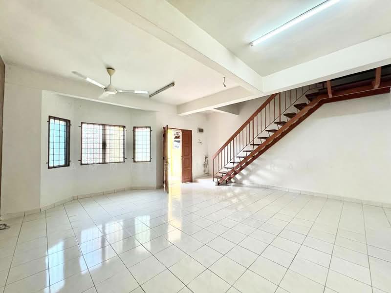 2-storey Terraced House for Sale in Kajang (Selangor) - Ammeer Nadzrai - Living Room - PropertyGuru.com.my