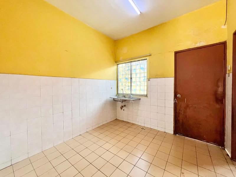 2-storey Terraced House for Sale in Kajang (Selangor) - Ammeer Nadzrai - Kitchen - PropertyGuru.com.my