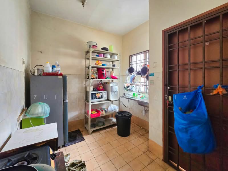 Rumah Teres 2 Tingkat untuk Dijual di Taman Cahaya Alam (Shah Alam) - Zulhilmi Zakaria - Kitchen - PropertyGuru.com.my