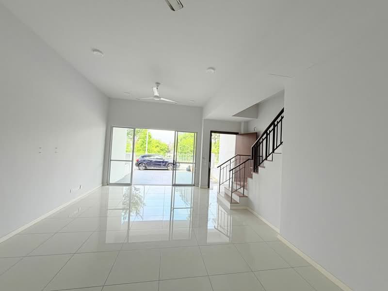 Rumah Teres 2 Tingkat untuk Dijual di Tamansari (Rawang) - SK Luk - Living Room - PropertyGuru.com.my