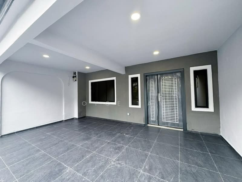 2-storey Terraced House for Sale in Taman Skudai Baru (Skudai) - Joyce Tan - Car Porch - PropertyGuru.com.my