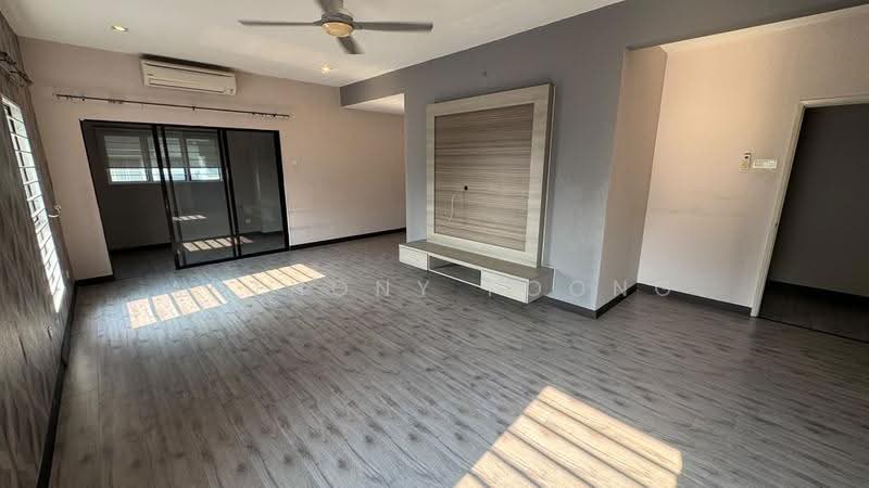 Rumah Teres 2.5-Tingkat untuk Dijual di Sutera Damansara (Damansara Damai) - Anthony Foong - Living Room - PropertyGuru.com.my