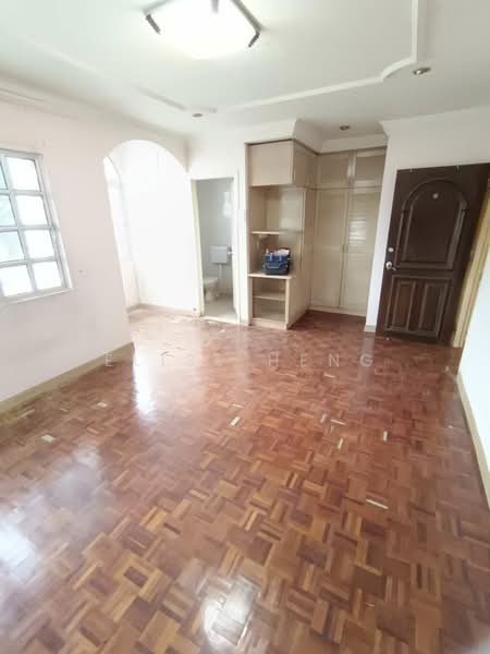 2-storey Terraced House for Sale in Sungai Besi Indah (Seri Kembangan) - Elise Heng - Master Room - PropertyGuru.com.my