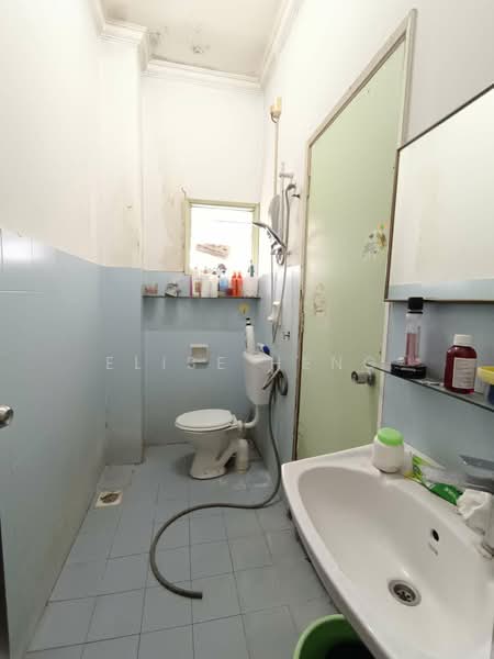 2-storey Terraced House for Sale in Sungai Besi Indah (Seri Kembangan) - Elise Heng - Bathroom - PropertyGuru.com.my