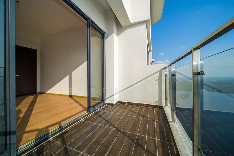 Kondominium untuk Dijual di Bay Point @ Country Garden Danga Bay - Gucca Tay - Balcony - PropertyGuru.com.my