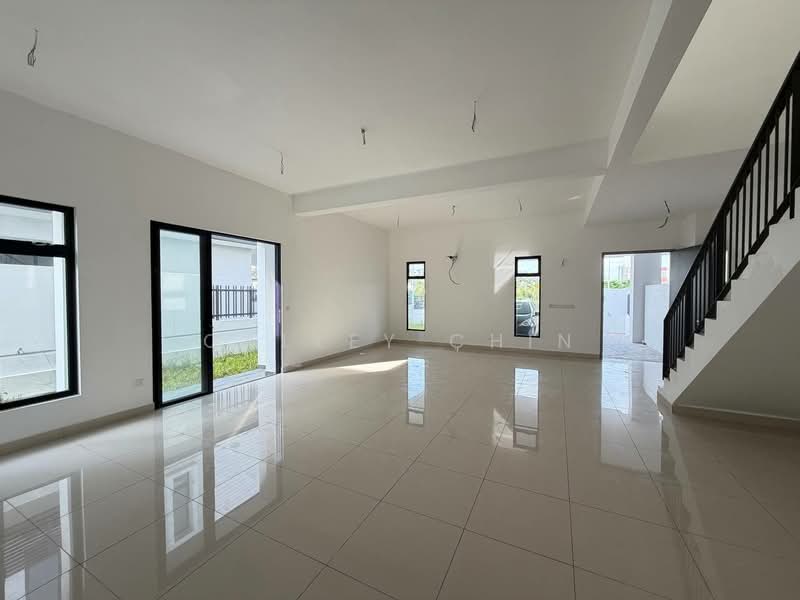 Rumah Kluster untuk Dijual di Taman Mount Austin (Tebrau) - Calley Chin - Living Room - PropertyGuru.com.my