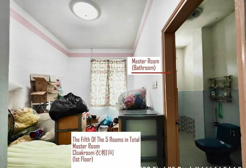 Rumah Berkembar untuk Dijual di Taman Bukit Kempas (Tampoi) - SASER TAN. - Master Bedroom - PropertyGuru.com.my