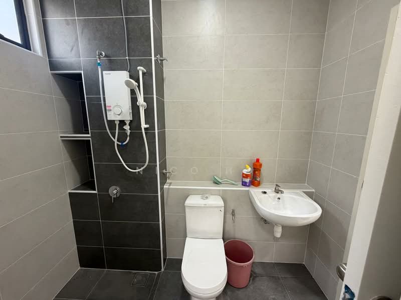 Rumah Teres untuk Disewa di Taman Desa Tebrau (Tebrau) - Nico Ho - Bathroom - PropertyGuru.com.my