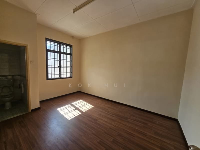 Rumah Teres 2 Tingkat untuk Dijual di Taman Desa Tebrau (Tebrau) - Kok Hui - Bathroom - PropertyGuru.com.my
