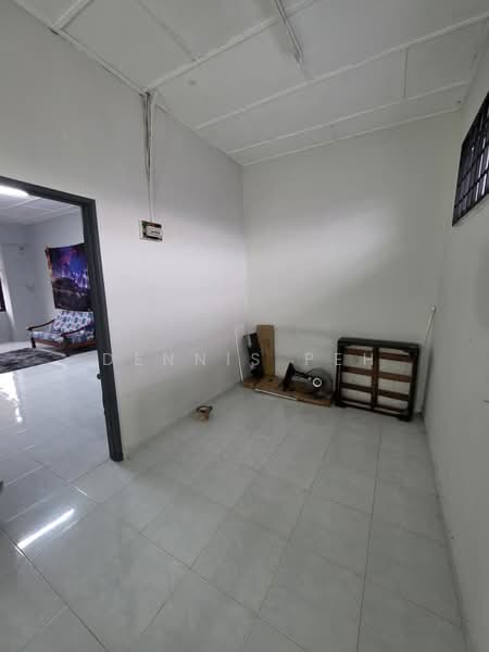 Rumah Teres 2 Tingkat untuk Dijual di Taman Pulai Utama (Skudai) - Dennis Peh - Living Room - PropertyGuru.com.my