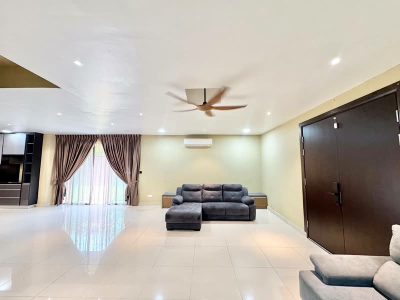 2.5-storey Terraced House for Sale in Seksyen 16 (Shah Alam) - Ali Idris - Living Room - PropertyGuru.com.my